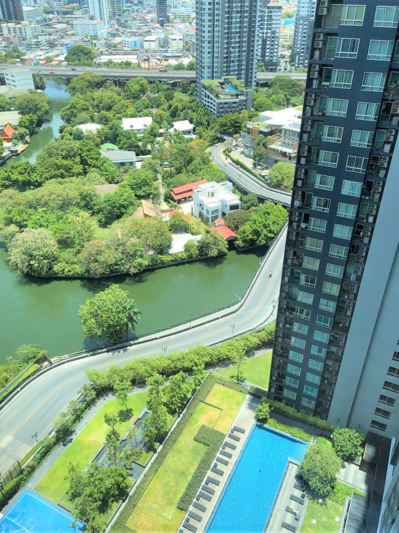 ขายคอนโด 1  ห้องนอน The Base Condominium Sukhumvit 77 ตึก A ชั้น 27 ขนาด 30.34 ตรม. วิวสระว่ายน้ำ BTS อ่อนนุช