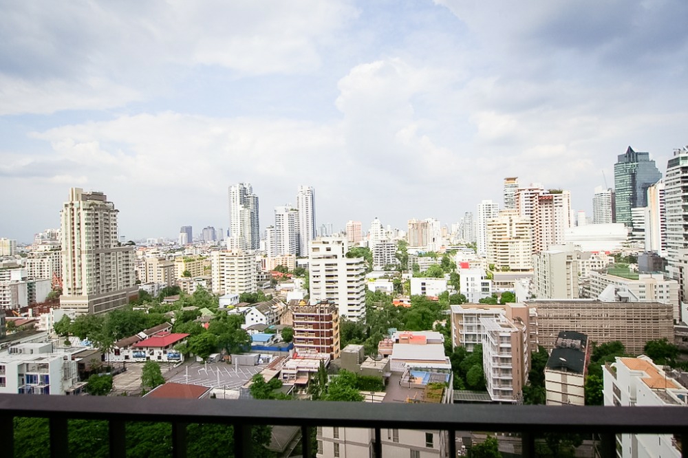 Edge Sukhumvit 23 (เอดจ์ สุขุมวิท 23)