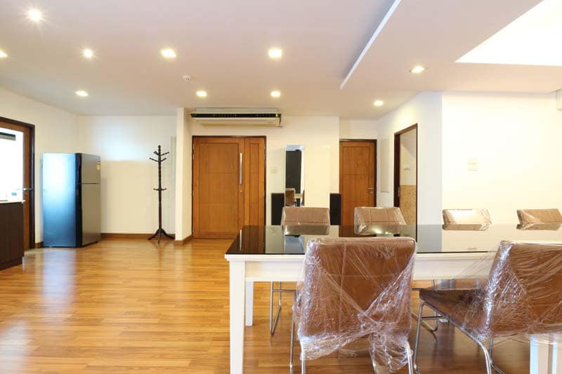 For RENT Condo Taksin size 170 sqm 7th Floor Near BTS Wongwiengyai Station (400m)