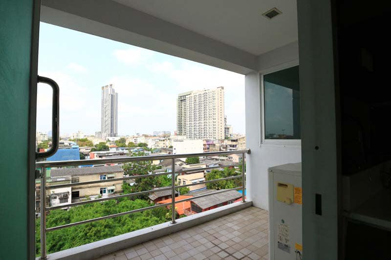 For RENT Condo Taksin size 170 sqm 7th Floor Near BTS Wongwiengyai Station (400m)