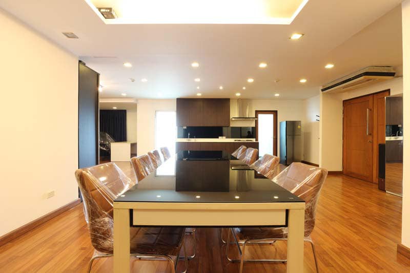 For RENT Condo Taksin size 170 sqm 7th Floor Near BTS Wongwiengyai Station (400m)