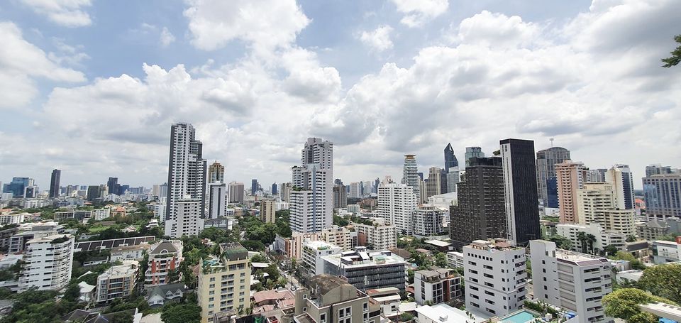 ขายคอนโด Penthouse 3 ชั้น Siamese Exclusive Sukhumvit 31 (ไซมิส เอ๊กซ์คลูซีพ สุขุมวิท 31)  ขนาด 205 ตรม.  3 ห้องนอน 5 ห้องน้ำ มีห้องแม่บ้าน วิวทองหล่อ BTS พร้อมพงษ์ อโศก