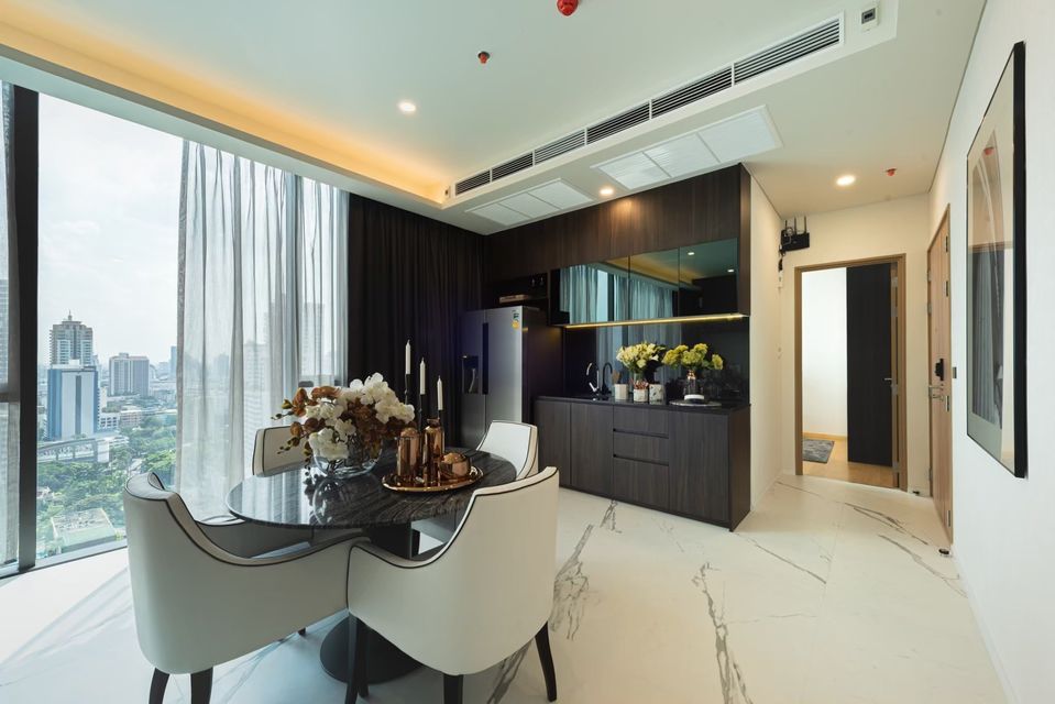 ขายคอนโด Penthouse 3 ชั้น Siamese Exclusive Sukhumvit 31 (ไซมิส เอ๊กซ์คลูซีพ สุขุมวิท 31)  ขนาด 205 ตรม.  3 ห้องนอน 5 ห้องน้ำ มีห้องแม่บ้าน วิวทองหล่อ BTS พร้อมพงษ์ อโศก