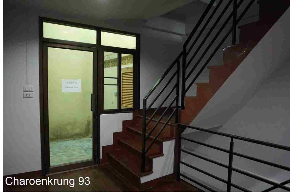 ขายตึกแถว 3 ชั้น ทำเลดี อยู่ในเมือง เหมาะ Renovate ทำเป็น Hostel หรือพักอยู่อาศัย