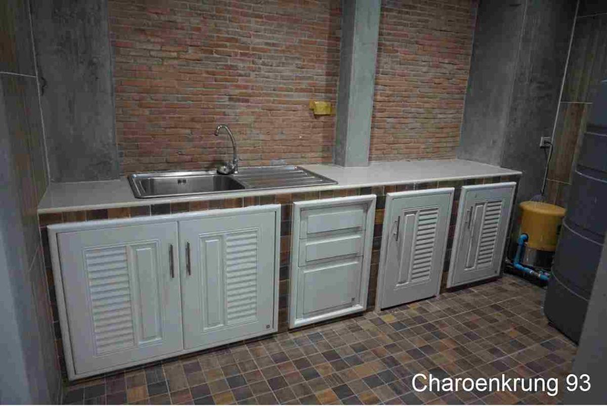 ขายตึกแถว 3 ชั้น ทำเลดี อยู่ในเมือง เหมาะ Renovate ทำเป็น Hostel หรือพักอยู่อาศัย