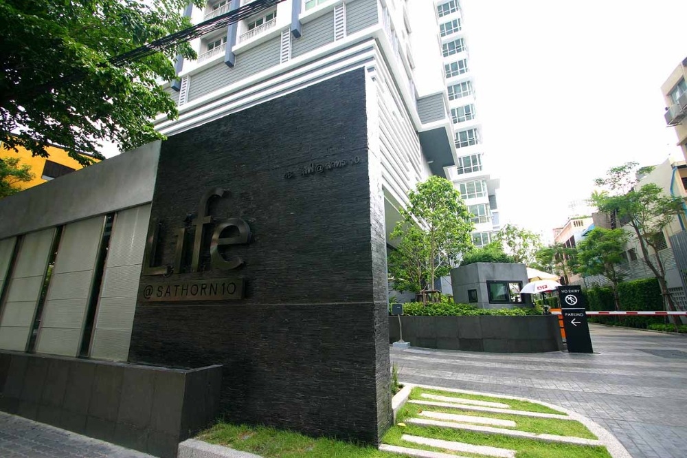 Life @ Sathorn 10 (ไลฟ์ แอท สาทร 10) 