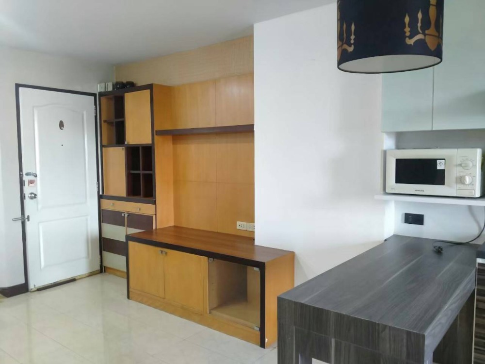 Sathorn Suite Condominium (สาธร สวีท คอนโดมิเนียม)