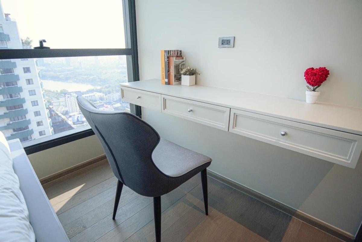 CELES Asoke (เซอเลส อโศก) ชั้น 38  Penthouse 