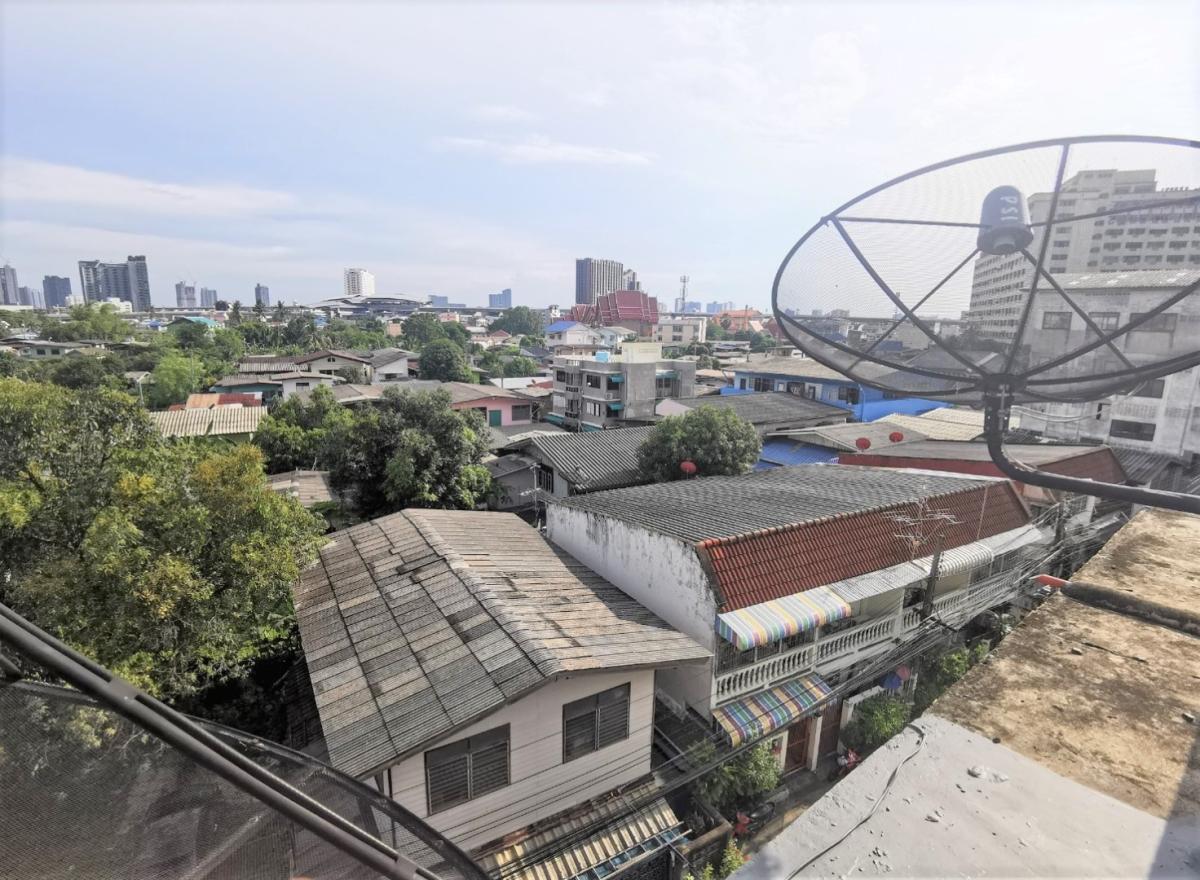 ขายตึกแถว 4.5 ชั้น ซอย จรัญสนิทวงศ์ 4  MRT ท่าพระ หน้าบ้านทิศใต้