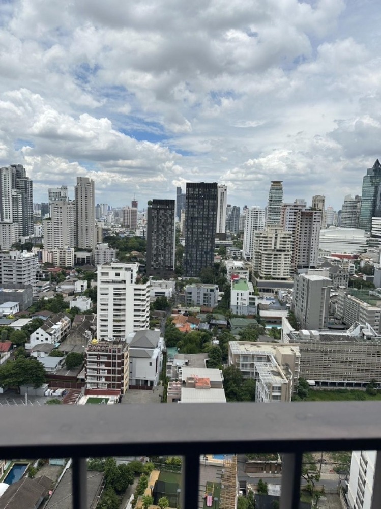 Edge Sukhumvit 23 (เอดจ์ สุขุมวิท 23)