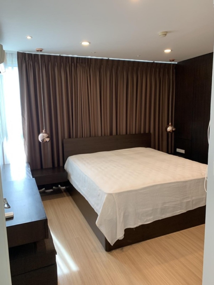 Mayfair Place (เมย์แฟร์ เพลส)